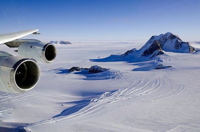 Flying over Antarctica. (Wikipedia Commons photo)